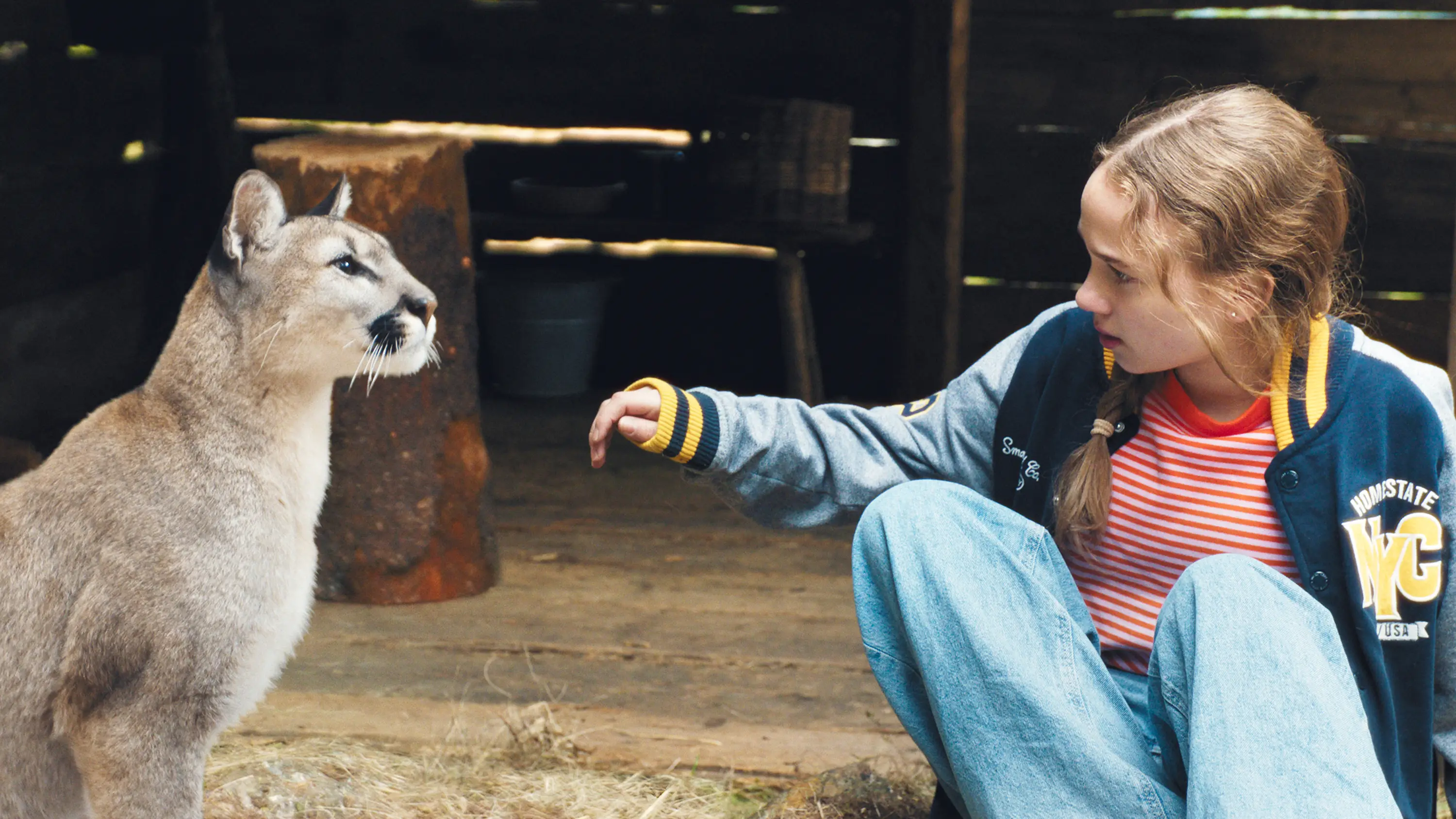 Bild aus dem Film: Paar küssend umschlungen in der Badewanne